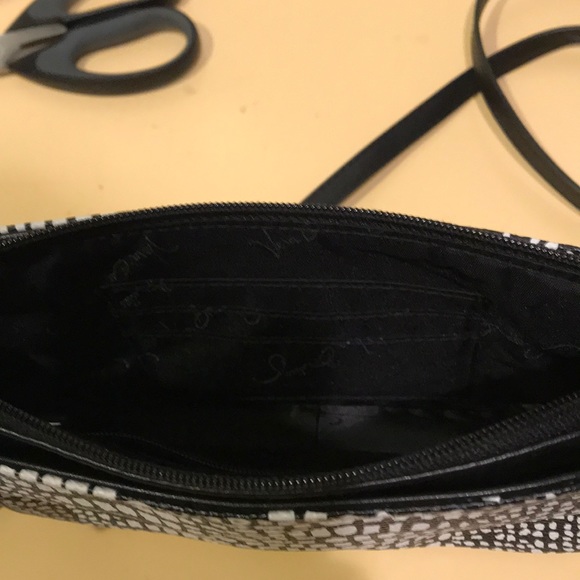 VERA BRADLEY BLACK & WHITE PURSE - Picture 5 of 7